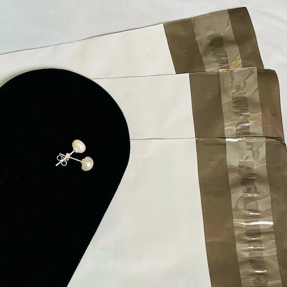 Assorted Polymailers & Freshwater Pearl Stud Earrings - 3 Piece Luxury Giftaway!_2